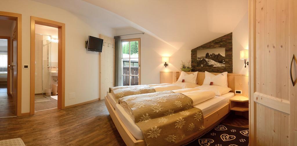 סלבה די ואל גרדנה B&B Appartments Cudlea חדר תמונה