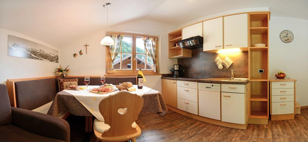 סלבה די ואל גרדנה B&B Appartments Cudlea חדר תמונה